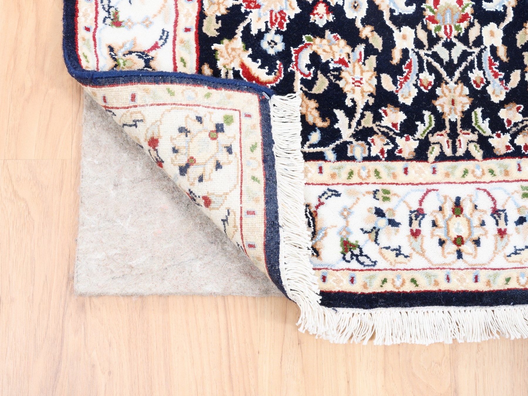 Traditional Rugs LUV564696